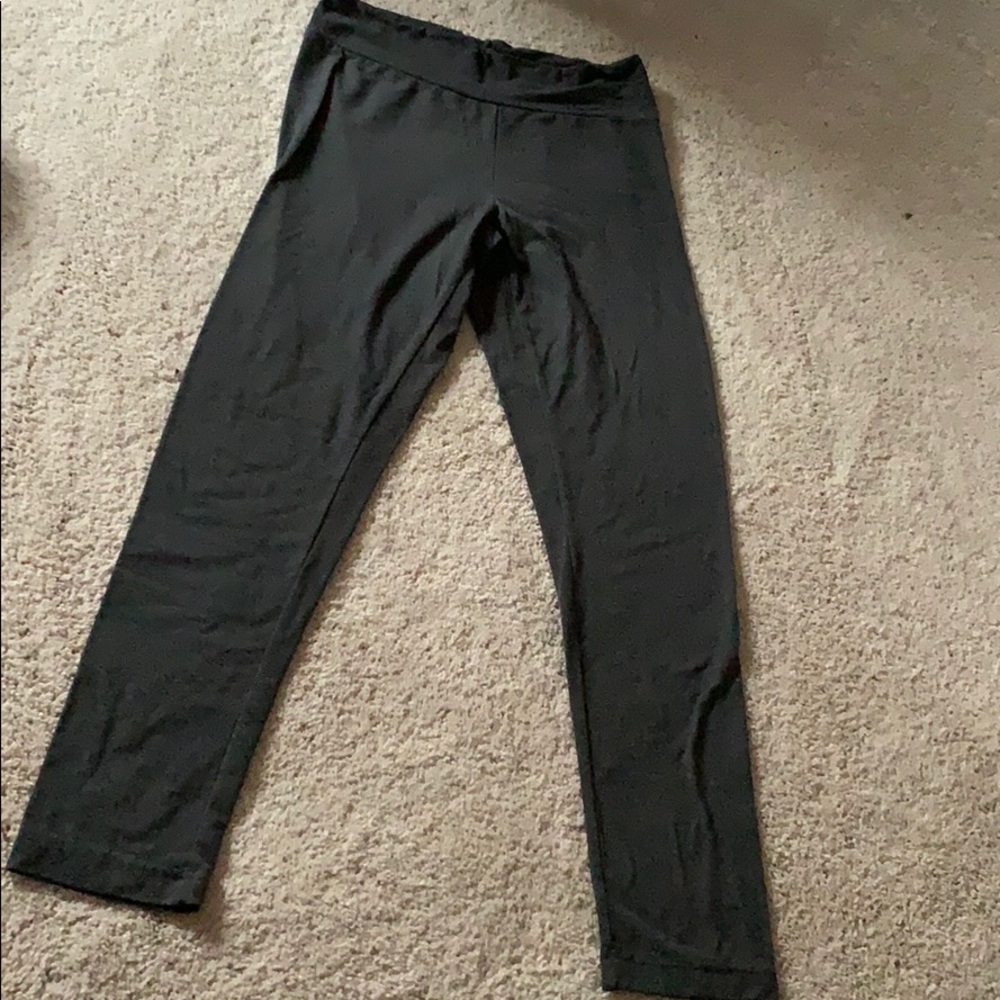 dark grey leggings